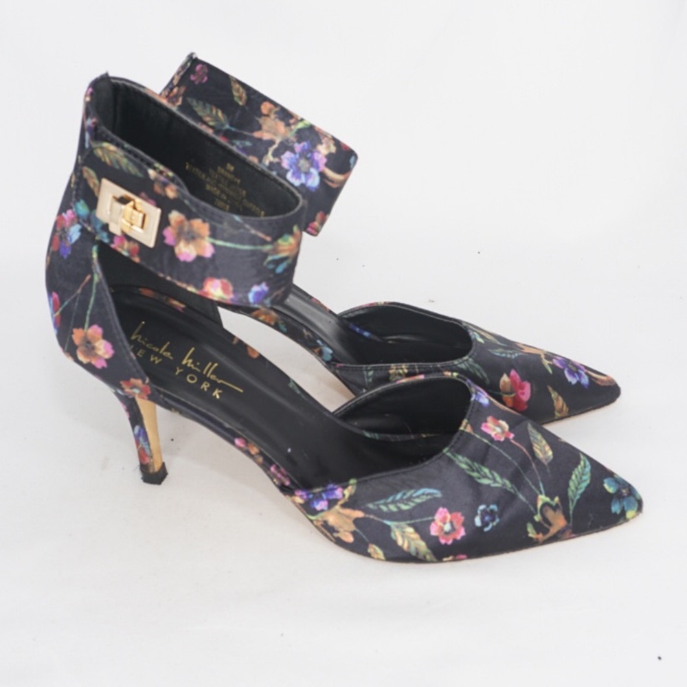 Nicole Miller Brandy Turn-Lock Pumps, Size 8 - Picture 3 of 10